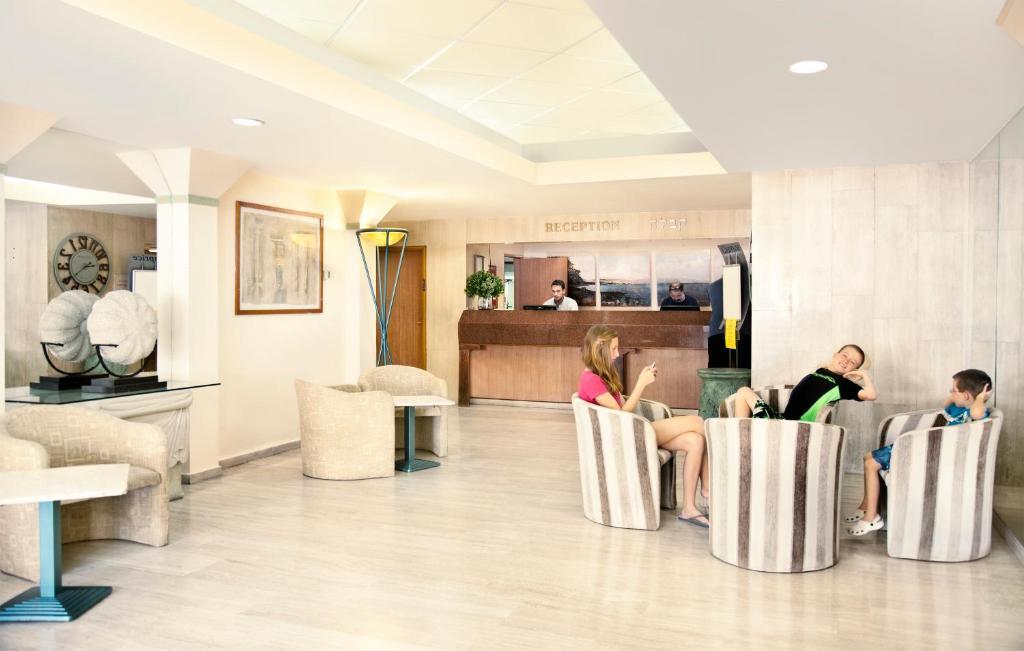 Royal Inn Тверия Экстерьер фото