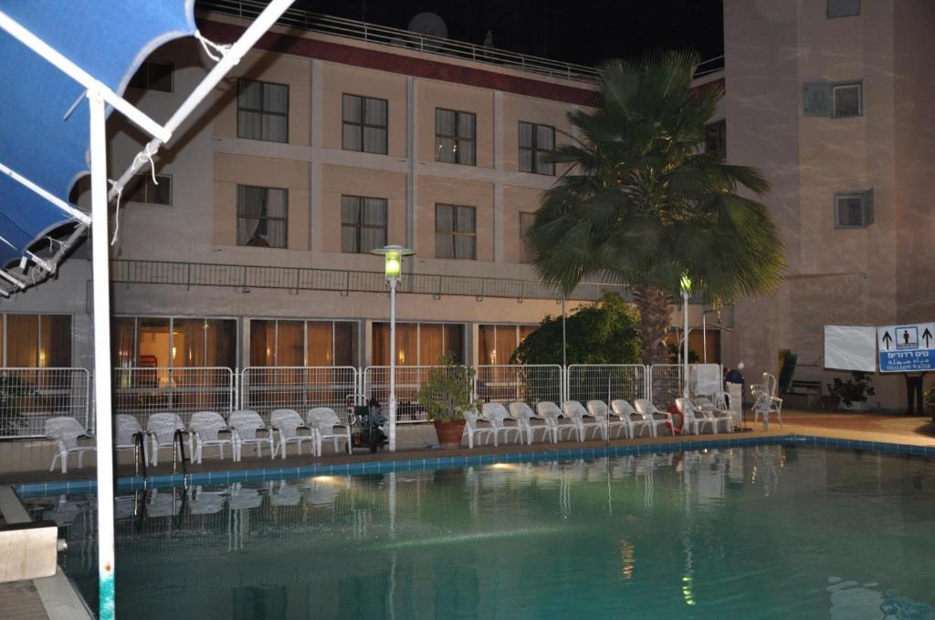 Royal Inn Тверия Экстерьер фото