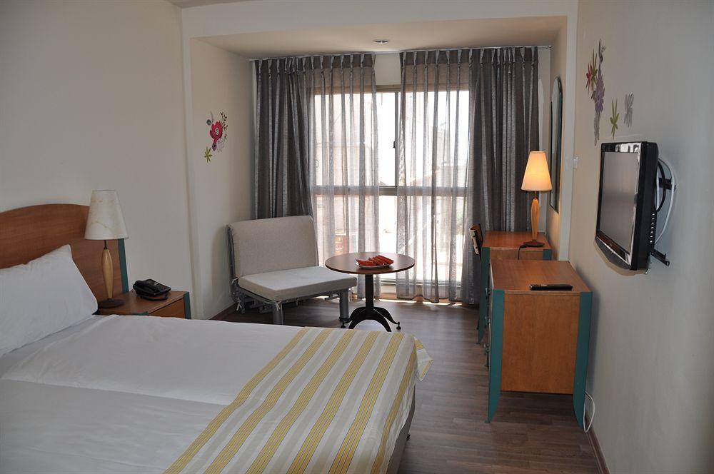 Royal Inn Тверия Экстерьер фото